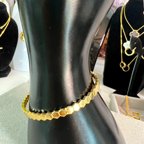 Jewelry - ‼️Sale‼️ 18K Real Gold Bee Bracelet/Bangle